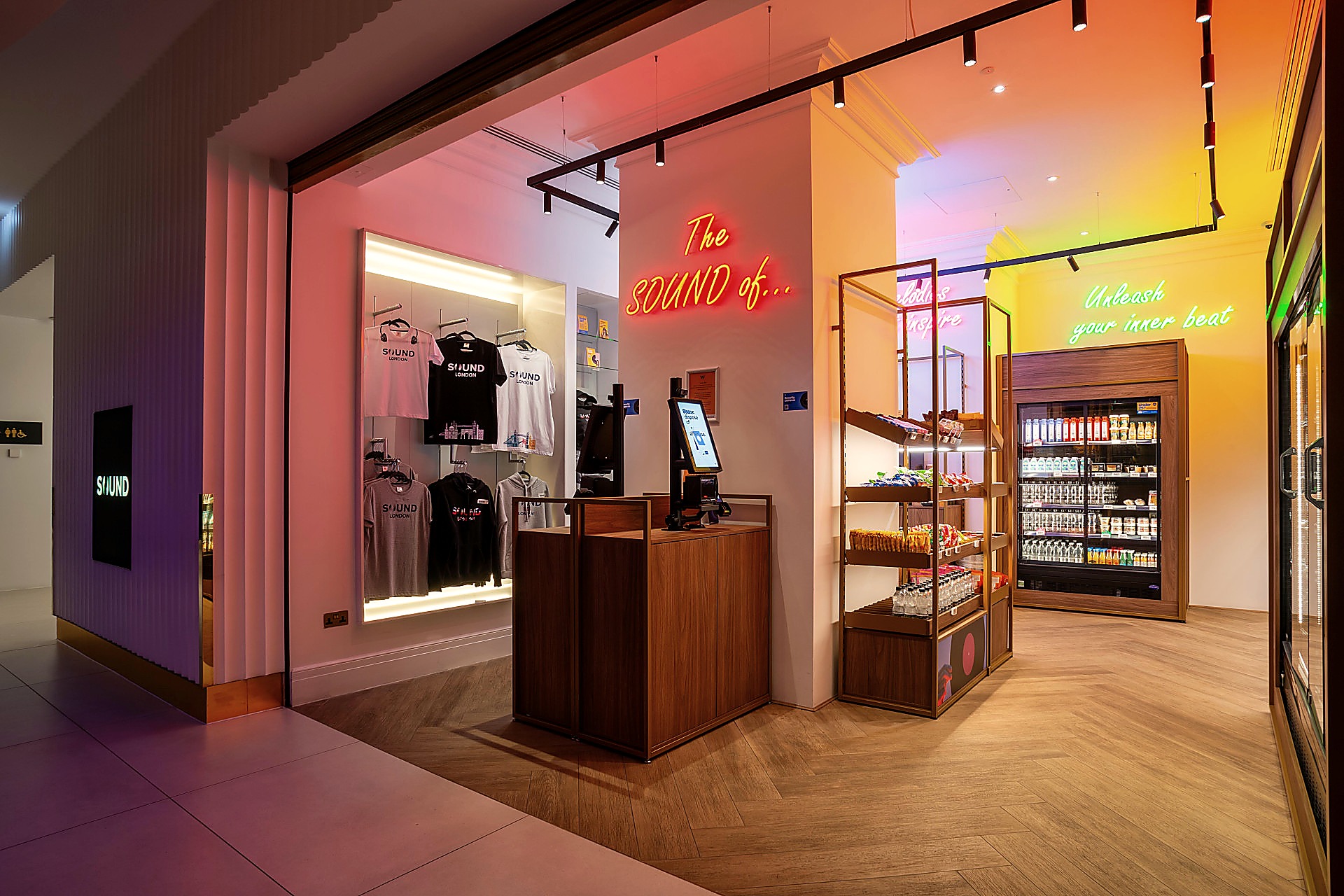 Retail-Store mit Self-Checkout-Kiosk